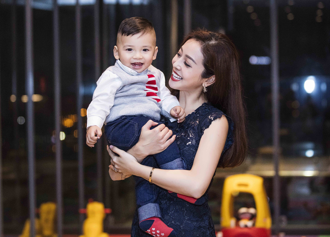 Vợ chồng Jennifer Phạm mừng sinh nhật con trai út